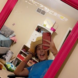 Meet your Posher, Kennedi